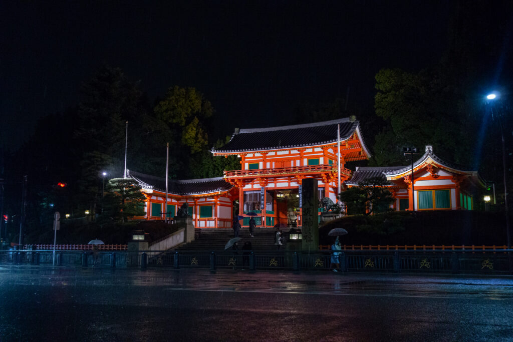 Yasaka Shrine Nishiroumon Gate
